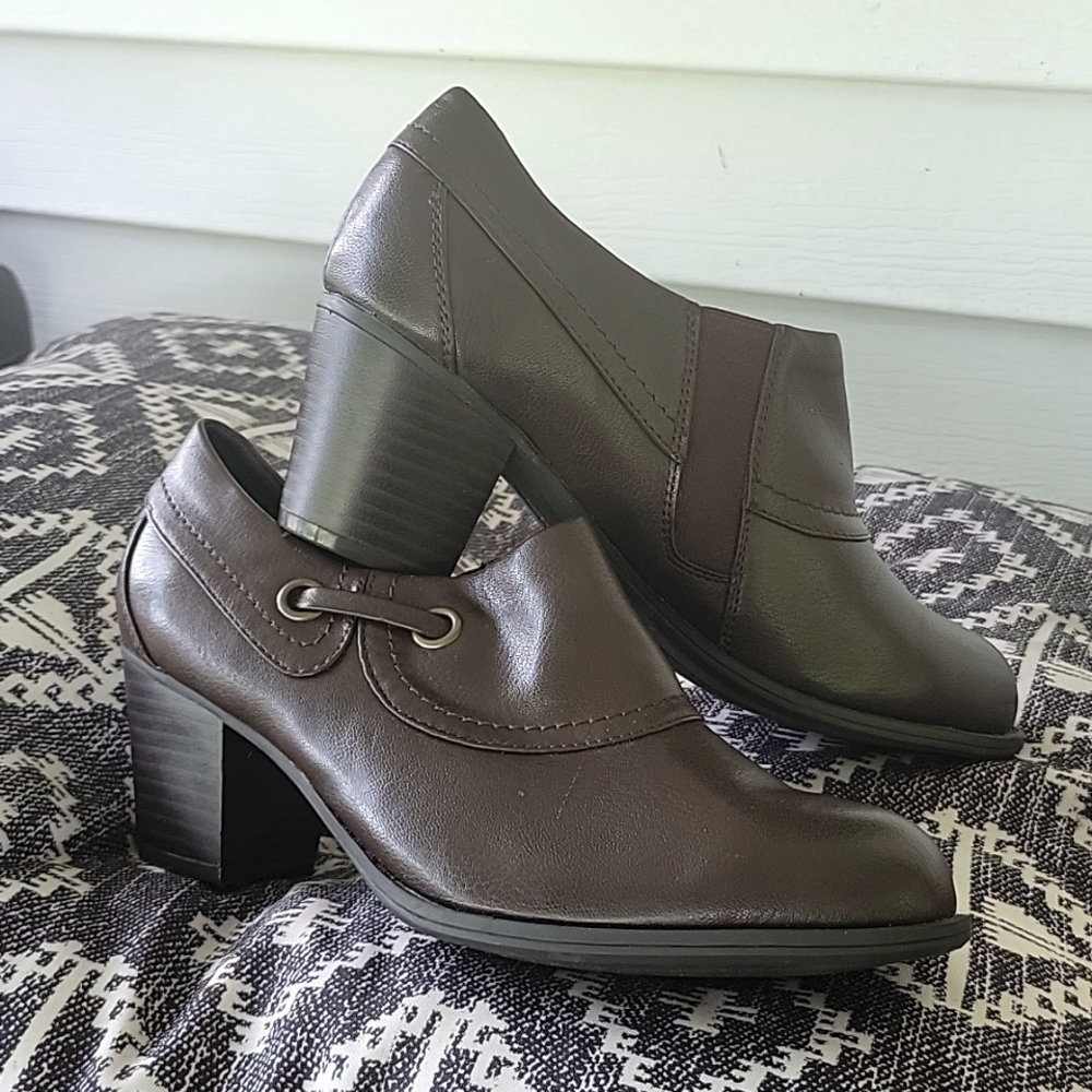 Womens heeled shoes